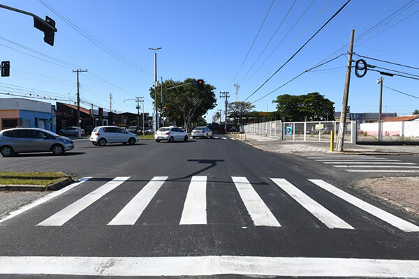 Avenida Visconde de Indaiatuba recebeu recapeamento em 1.535 metros lineares de via somando os dois sentidos (Foto: Eliandro Figueira/RIC/PMI)