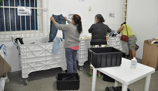 Funssol inicia distribuição de roupas e agasalhos (Foto: Eliandro Figueira/RIC/PMI)