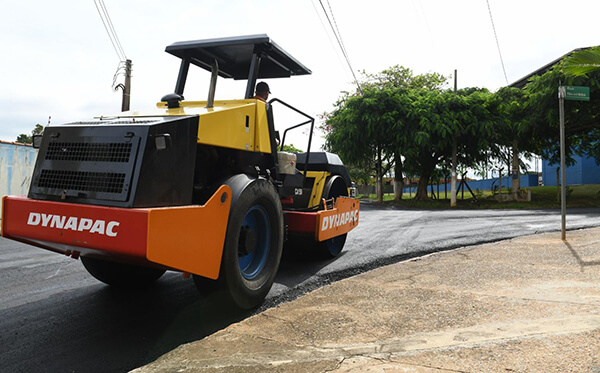 Recapeamento deve ser concluído em três dias (Foto: RIC/PMI)