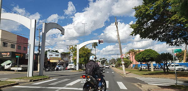 O sol aparece entre nuvens, em Indaiatuba, nesta sexta (Foto: Patrícia Lisboa/Dropes)