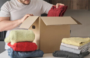 Campanha visa arrecadar roupas de frio masculinas (Foto: Divulgação/RIC/PMI)