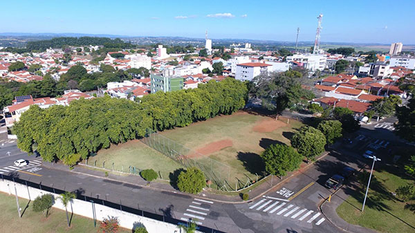 Reforma do campo localizado na Vila Castelo Branco é iniciada (Foto: Eliandro Figueira/RIC/PMI)