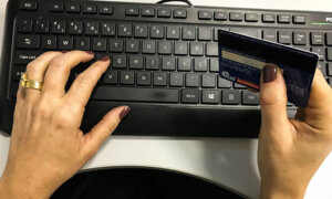 Compras de até US$ 50 pela internet ficam livres de taxação (Foto: Marcello Casal Jr/Agência Brasil)