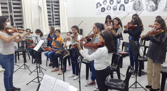 Alunos da Escola de Música da Orquestra Sinfônica se apresentam no Ciaei