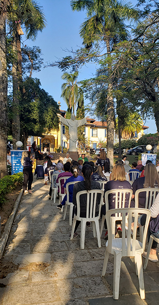 Haoc 90 anos: Missa no jardim do hospital (Foto: Patrícia Lisboa/Dropes)
