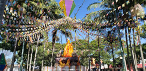 Praça Prudente de Moraes já recebeu decoração para a festa junina (Foto: Patrícia Lisboa/Dropes)