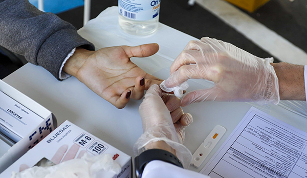 Teste rápido de HIV pode detectar a presença do vírus no corpo em uma fase inicial da infecção (Foto: Eliandro Figueira/PMI)