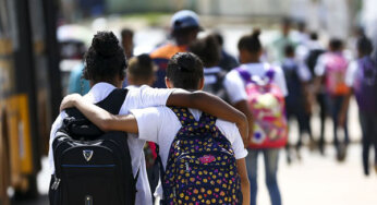 Três milhões de alunos voltam às aulas na rede estadual de ensino