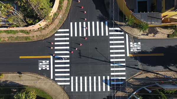 Recapeamento é realizado pela equipe própria da Secretaria de Obras e Vias Públicas (Foto: Eliandro Figueira/RIC/PMI)