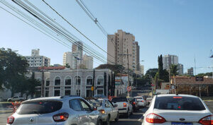 Motoristas podem optar pelo recebimento de multas pelo celular (Foto: Patrícia Lisboa/Dropes)