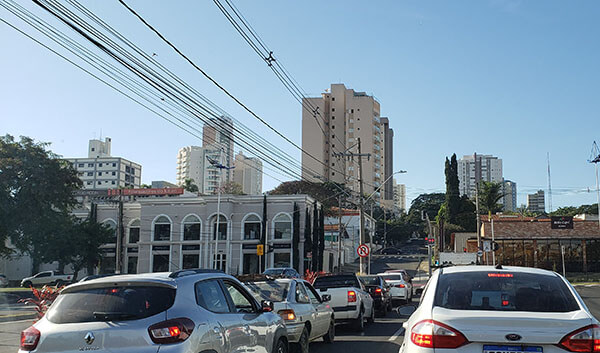 Motoristas podem optar pelo recebimento de multas pelo celular (Foto: Patrícia Lisboa/Dropes)