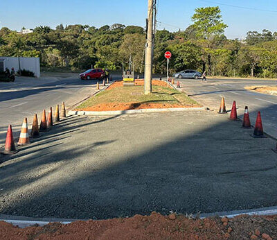 Canteiro central da Alameda Ary Barnabé também será prolongado até a confluência com a Avenida José Amstalden (Foto: Eliandro Figueira/RIC/PMI)