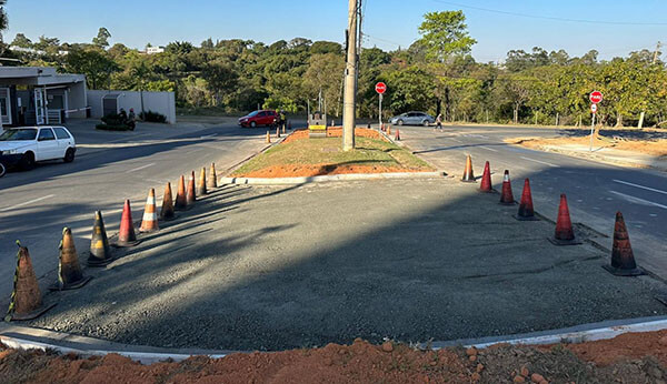 Canteiro central da Alameda Ary Barnabé também será prolongado até a confluência com a Avenida José Amstalden (Foto: Eliandro Figueira/RIC/PMI)