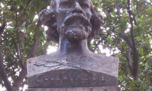 Busto de Gonçalves Dias (Foto: Biblioufrj)