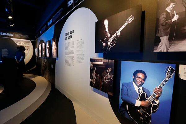 Mostra apresenta e conta a história da guitarra Gibson Lucille, usada por B. B. King (Foto: Paulo Pinto/Agência Brasil)