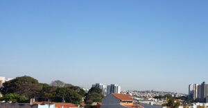 A manhã desta sexta é de céu claro, mas, a nebulosidade deve aumentar ao longo do dia (Foto: Patrícia Lisboa/Dropes)