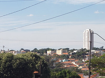 O sol aparece entre nuvens em Indaiatuba (Foto: Patrícia Lisboa/Dropes)