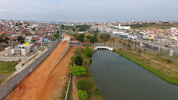 A construção do segundo elevado na Avenida Engenheiro Fábio Roberto Barnabé está na fase final (Foto: Eliandro Figueira/RIC/PMI)