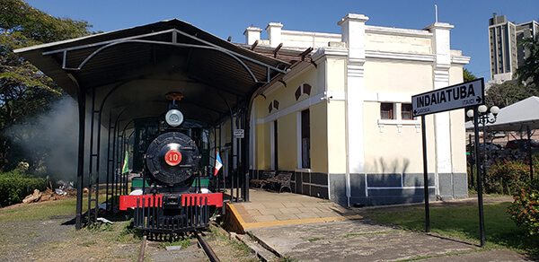 A locomotiva histórica no Museu Ferroviário de Indaiatuba (Foto: Patrícia Lisboa/Dropes)