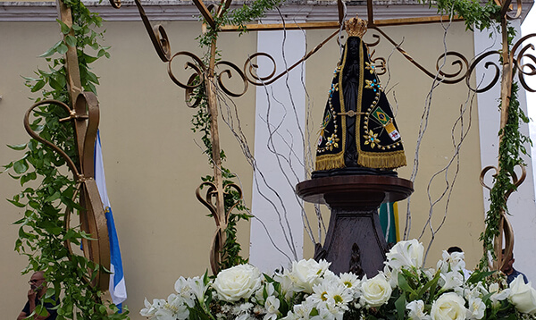 Em 12 de outubro, é celebrado o Dia de Nossa Senhora Aparecida, a Padroeira do Brasil (Foto: Patrícia Lisboa/Dropes)