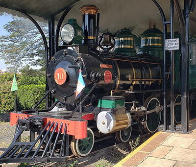 Acionamento da locomotiva a vapor é uma das atrações (Foto: Patrícia Lisboa/Dropes)