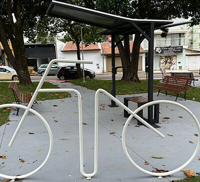 Praça ganha Ponto de Apoio ao Ciclista (Foto: Eliandro Figueira/PMI)