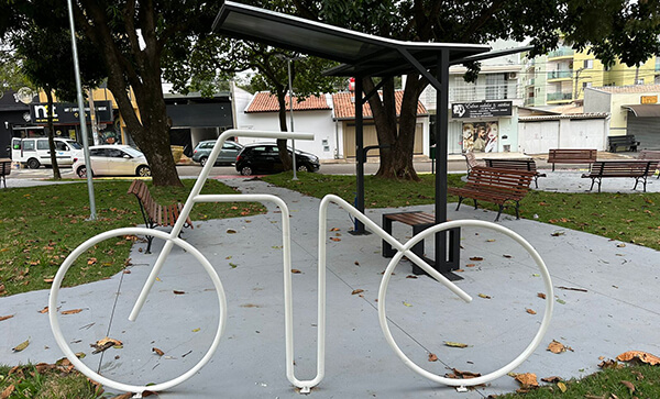 Praça ganha Ponto de Apoio ao Ciclista (Foto: Eliandro Figueira/PMI)