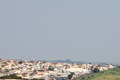 O sol aparece entre nuvens, na manhã desta sexta, em Indaiatuba (Foto: Patrícia Lisboa/Dropes)