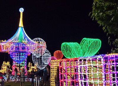 A decoração de Natal de 2022 em frente à prefeitura (Foto: Patrícia Lisboa/Dropes)