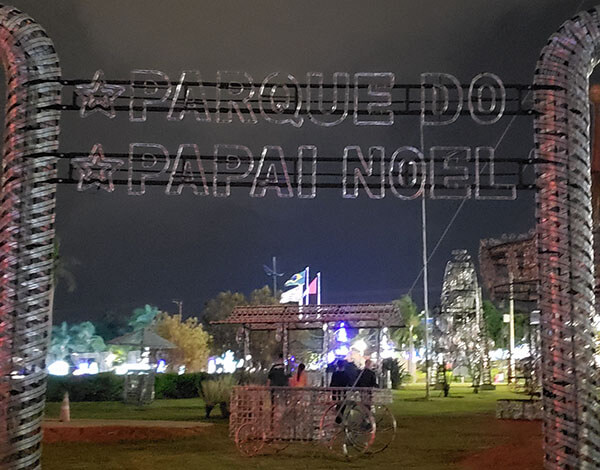 Parte dos enfeites ficaram apagados na noite de ontem (Foto: Patrícia Lisboa/Dropes)