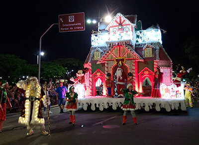 A Parada de Natal acontece na marginal esquerda do Parque Ecológico, perto do Barco (Foto: Arquivo/Patrícia Lisboa/Dropes)