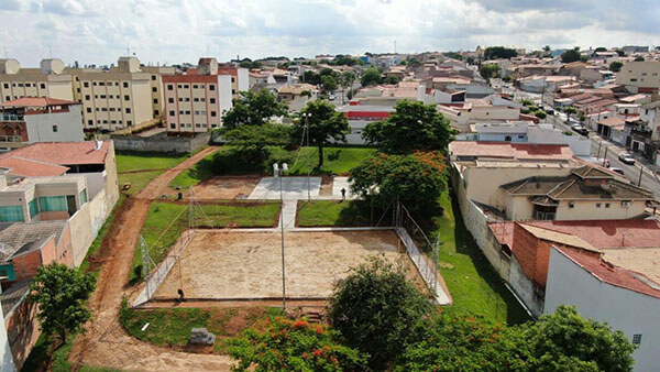 Praça Romeu Rodrigues Pedroso receberá uma academia ao ar livre, playground e meia quadra de basquete (Foto: Leonardo Cruz/PMI)