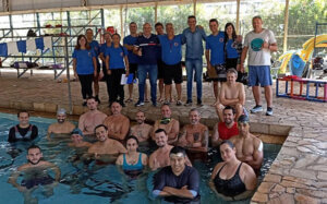 Aulas acontecem na piscina do Centro Esportivo (Foto: Divulgação)