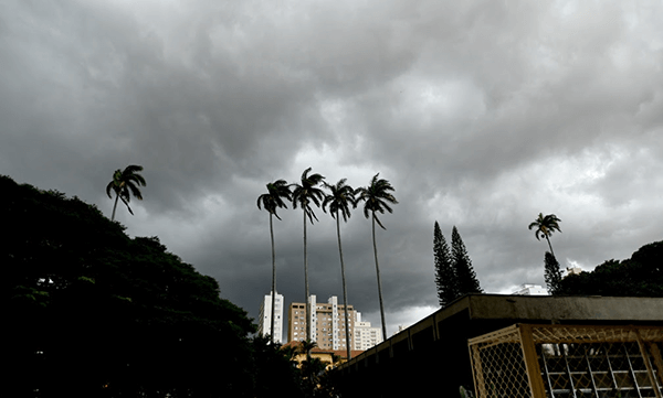 Pancadas de chuva e temporais estão na previsão de tempo para os próximos dias (Foto: Carlos Bassan/PMC)