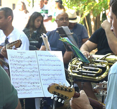 Roda de Choro formada por professores e alunos do Núcleo Nabor participa de diversos eventos (Foto: Divulgação/RIC/PMI)