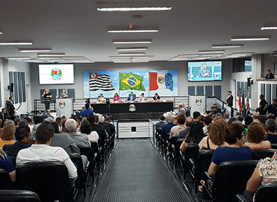 Plenário da Câmara de Indaiatuba durante entrega de títulos em dezembro de 2023 (Foto: Patrícia Lisboa/Dropes)