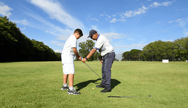 As vagas do Projeto Golfe são destinadas para adolescentes de 13 a 17 anos (Foto: Leonardo Cruz/PMI)