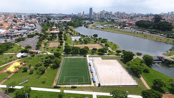 Arena fica no Parque Ecológico ao lado do Parque Temático (Foto: Eliandro Figueira/PMI)