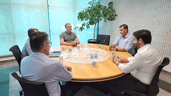 Prefeito Nilson Gaspar e representantes da Toyota, em encontro na Prefeitura de Indaiatuba, nesta quarta-feira (Foto: Divulgação)