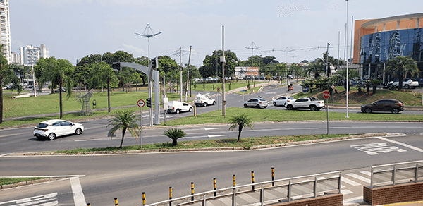 Interdição de uma das faixas da rotatória do Objetivo deve durar dez dias (Foto: Arquivo/Patrícia Lisboa/Dropes)