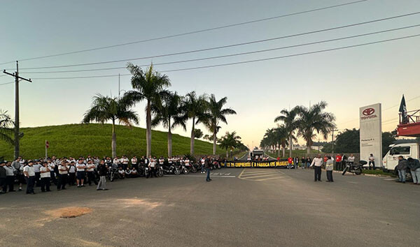 Trabalhadores decidem em assembleia parar produção durante reunião entre Toyota e sindicato (Foto: Divulgação/Sindicato dos Metalúrgicos)