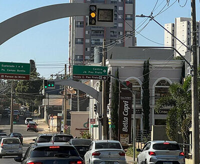 Prefeitura vai anular infrações por avanço ao sinal vermelho em dois semáforos do Parque Ecológico (Foto: Eliandro Figueira/RIC/PMI)