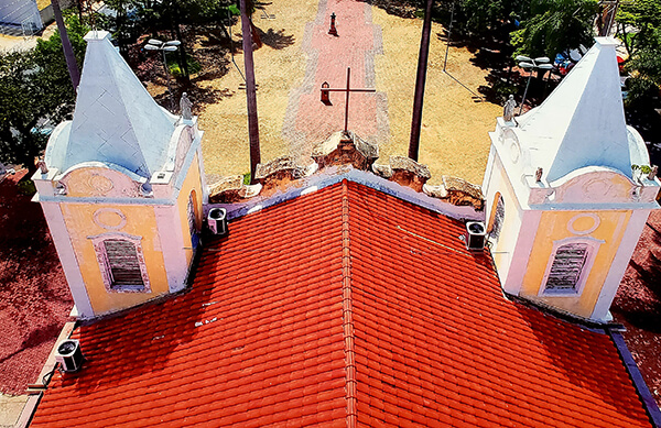 Obras começam pelo telhado da Igreja Matriz Nossa Senhora da Candelária (Foto: Reprodução)