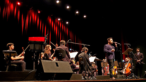 Orquestra Jovem de Indaiatuba em concerto com tenor Arthur Raymundo no Ciaei (Foto: Patrícia Lisboa/Dropes)