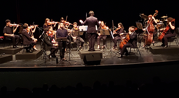 Orquestra Jovem de Indaiatuba, sob regência de Felipe Oliveira (Foto: Arquivo/Patrícia Lisboa/Dropes)