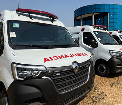 Ambulâncias novas do modelo Renault Masters foram adquiridas pela Prefeitura com recursos próprios (Foto: Eliandro Figueira RIC/PMI)