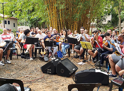 A Roda de Choro é formada por oficineiros e alunos do Núcleo Nabor (Foto: Patrícia Lisboa/Dropes)