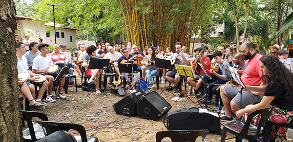 A Roda de Choro é formada por oficineiros e alunos do Núcleo Nabor (Foto: Patrícia Lisboa/Dropes)