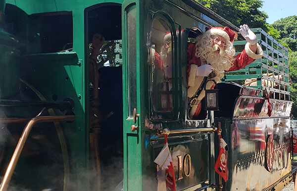 Chegada do Papai Noel de locomotiva, no Museu Ferroviário, em 2023 (Foto: Patrícia Lisboa/Arquivo/Dropes)