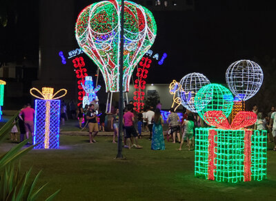 Decoração Natalina em frente à Prefeitura, em 2023 (Foto: Patrícia Lisboa/Arquivo/Dropes)